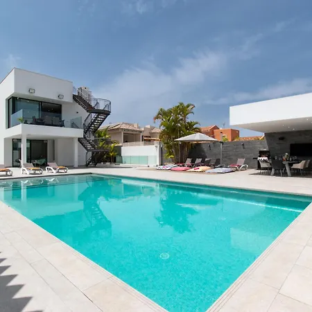 Luxury With Maid Service Private Gym Cinema Heated Pool Villa *