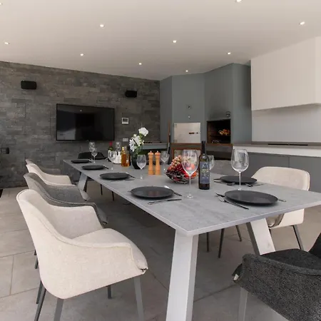 Luxury With Maid Service Private Gym Cinema Heated Pool *