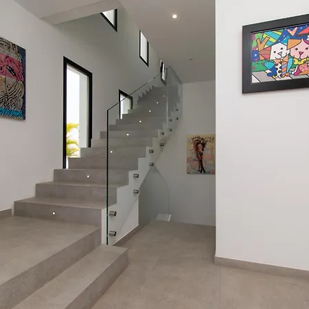 Villa Luxury With Maid Service Private Gym Cinema Heated Pool *